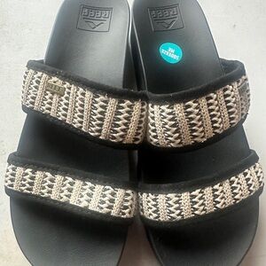 Reef Women's Black and Cream Sandals